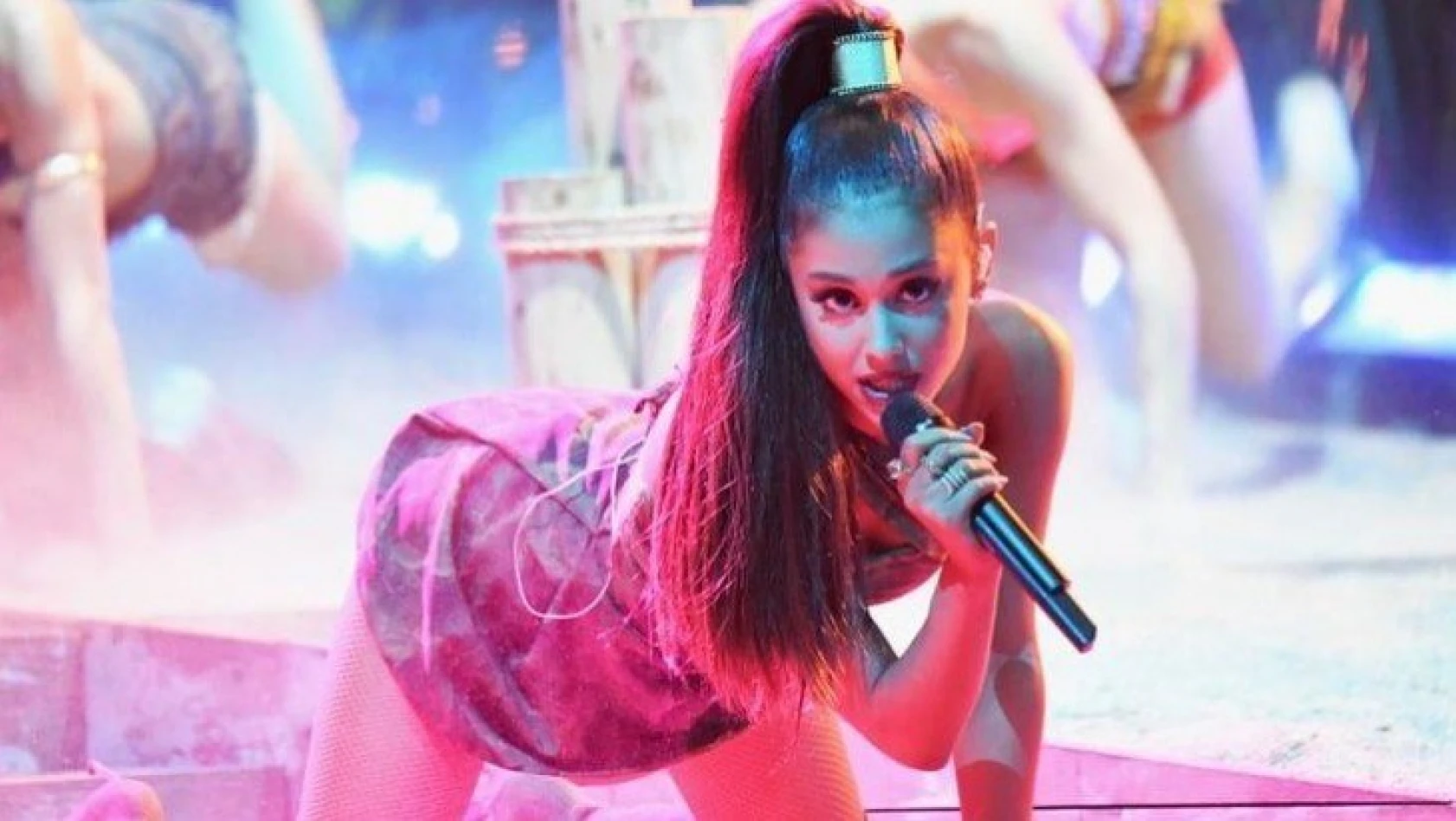 Instagram'ın yeni kraliçesi Ariana Grande oldu
