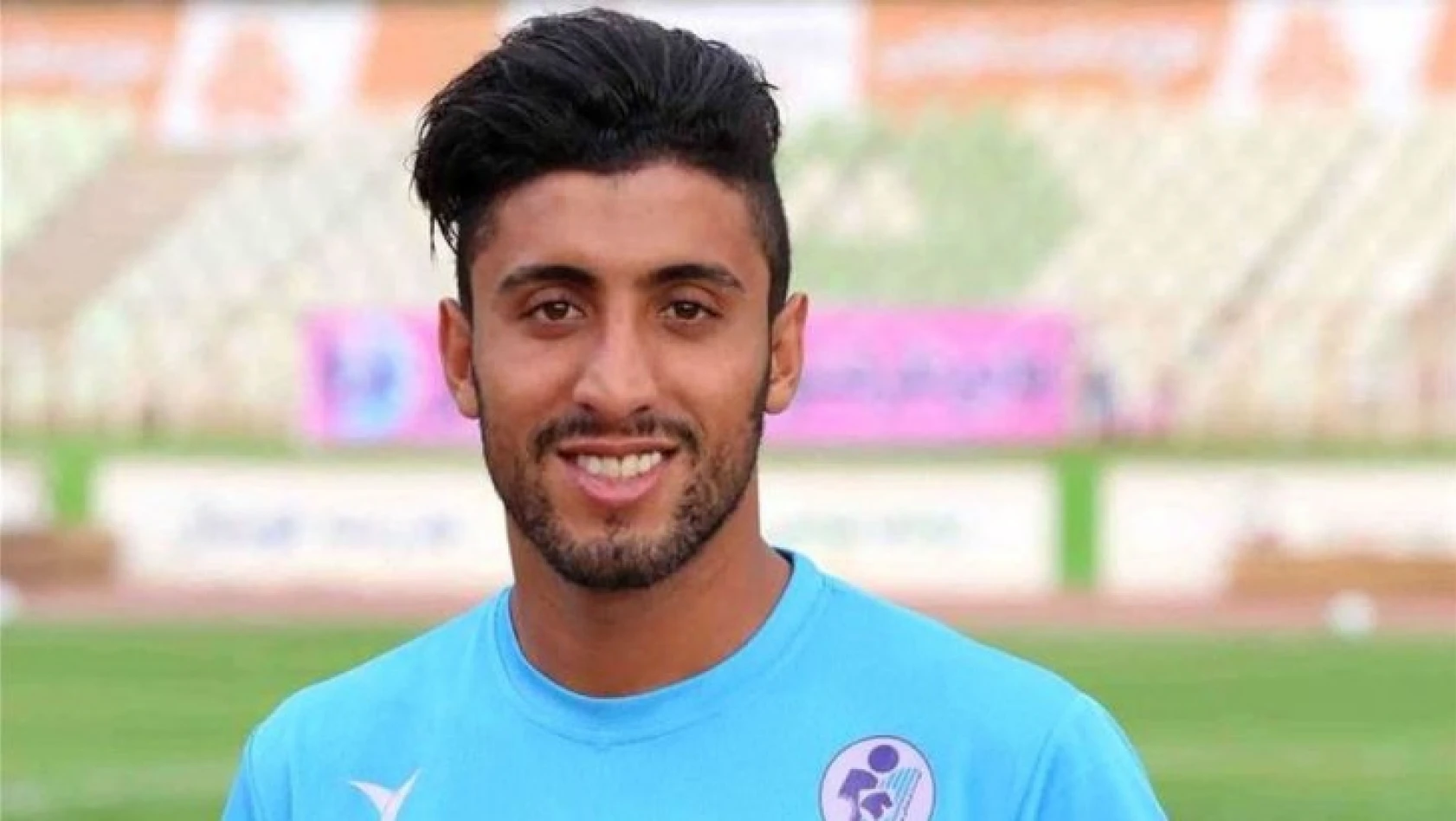 İranlı futbolcu Navid Khosh Hava, geçirdiği kalp krizi sonucu hayatını kaybetti
