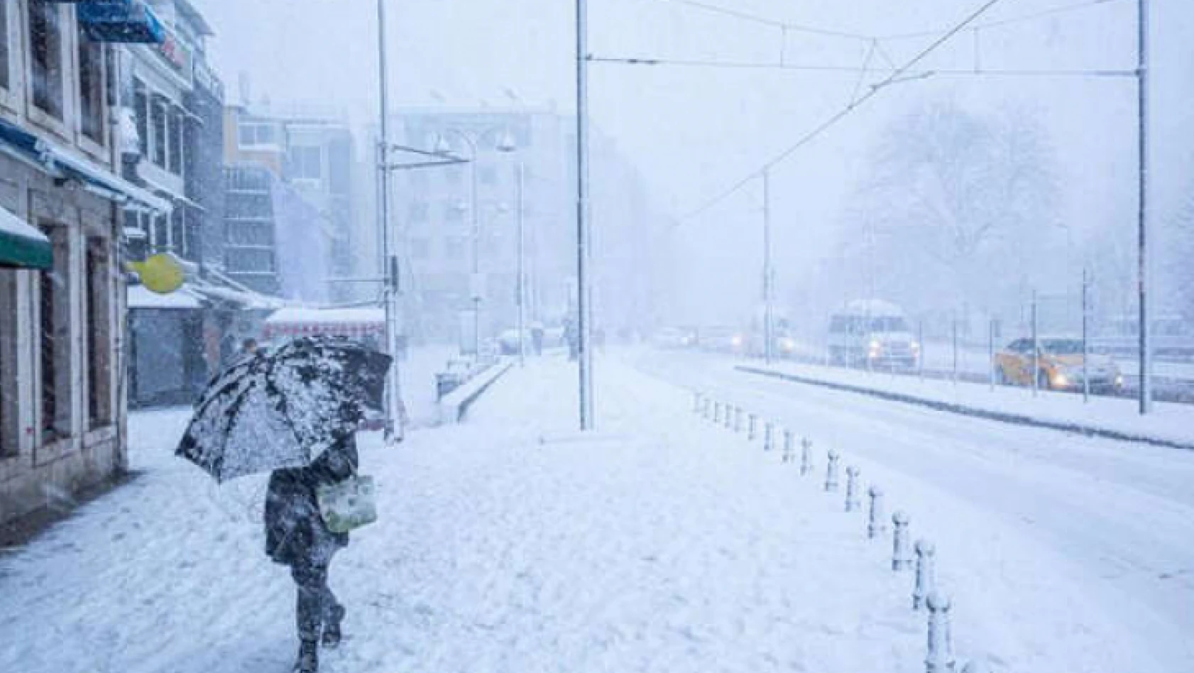 İstanbul'da kar alarmı! 'Mecbur kalmadıkça dışarı çıkmayın'