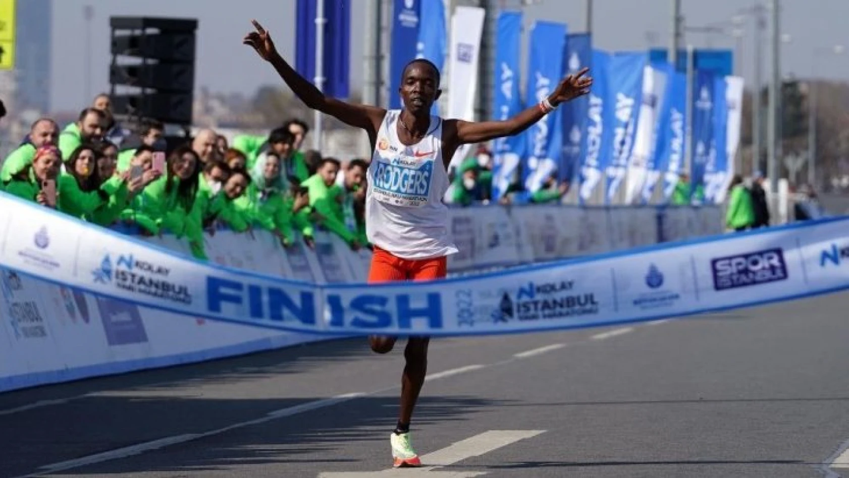 İstanbul Yarı Maratonu'nda Rodgers Kwemoi, rekor kırarak şampiyon oldu