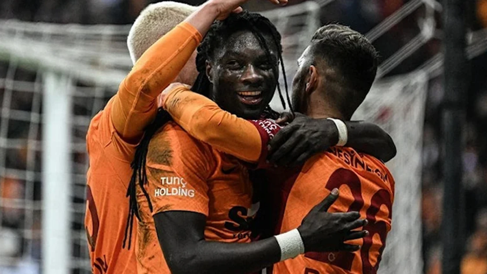 İstanbulspor'u 2-1 mağlup eden Galatasaray, zor da olsa liderliği aldı