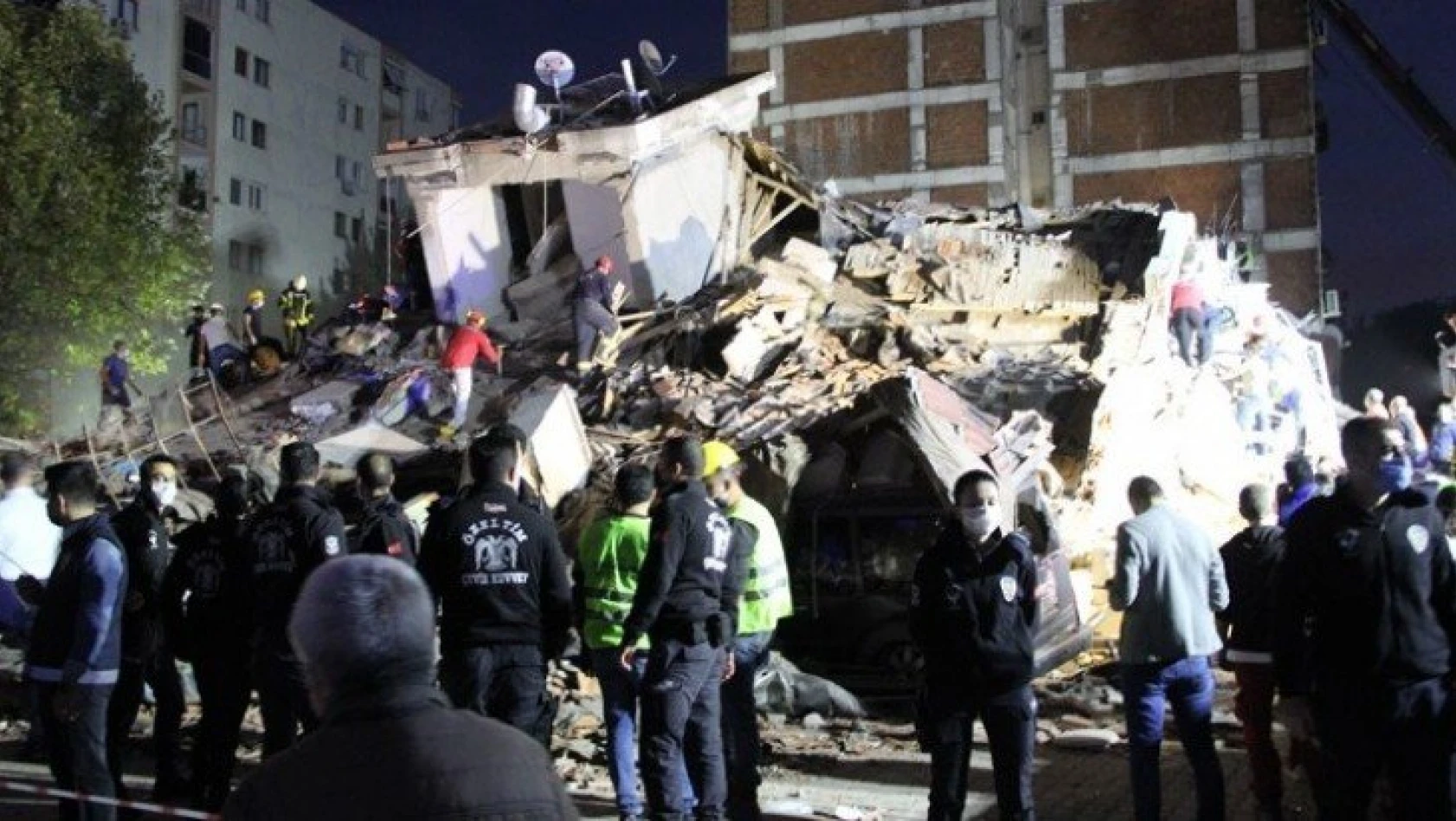 İzmir'deki depremde can kaybı 17'ye yaralı sayısı 709'a yükseldi