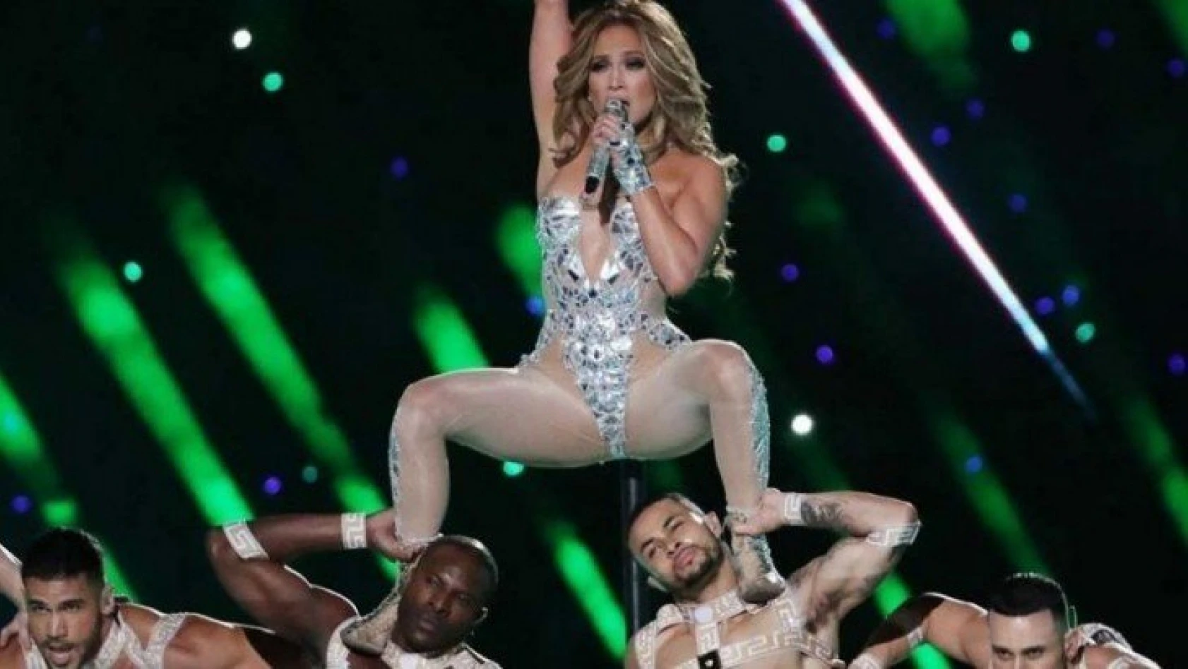 Jennifer Lopez'in yaptığı seksi dansa şikayet yağdı