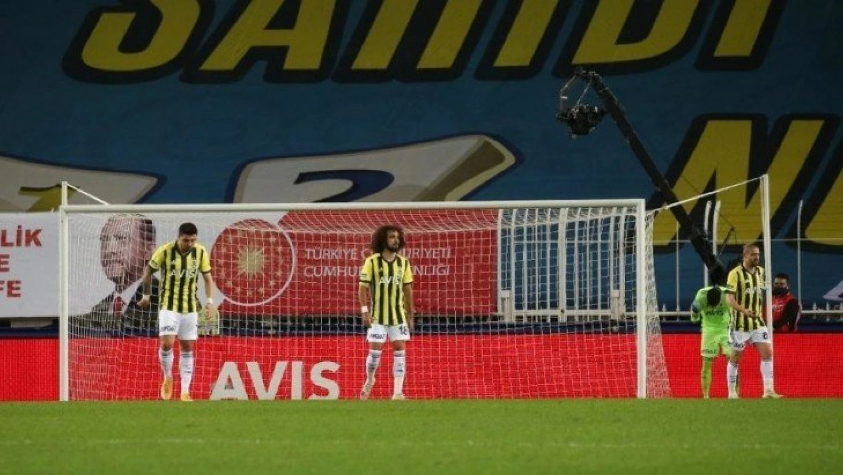 Kadıköy'de şok! Fenerbahçe evinde puanı unuttu!