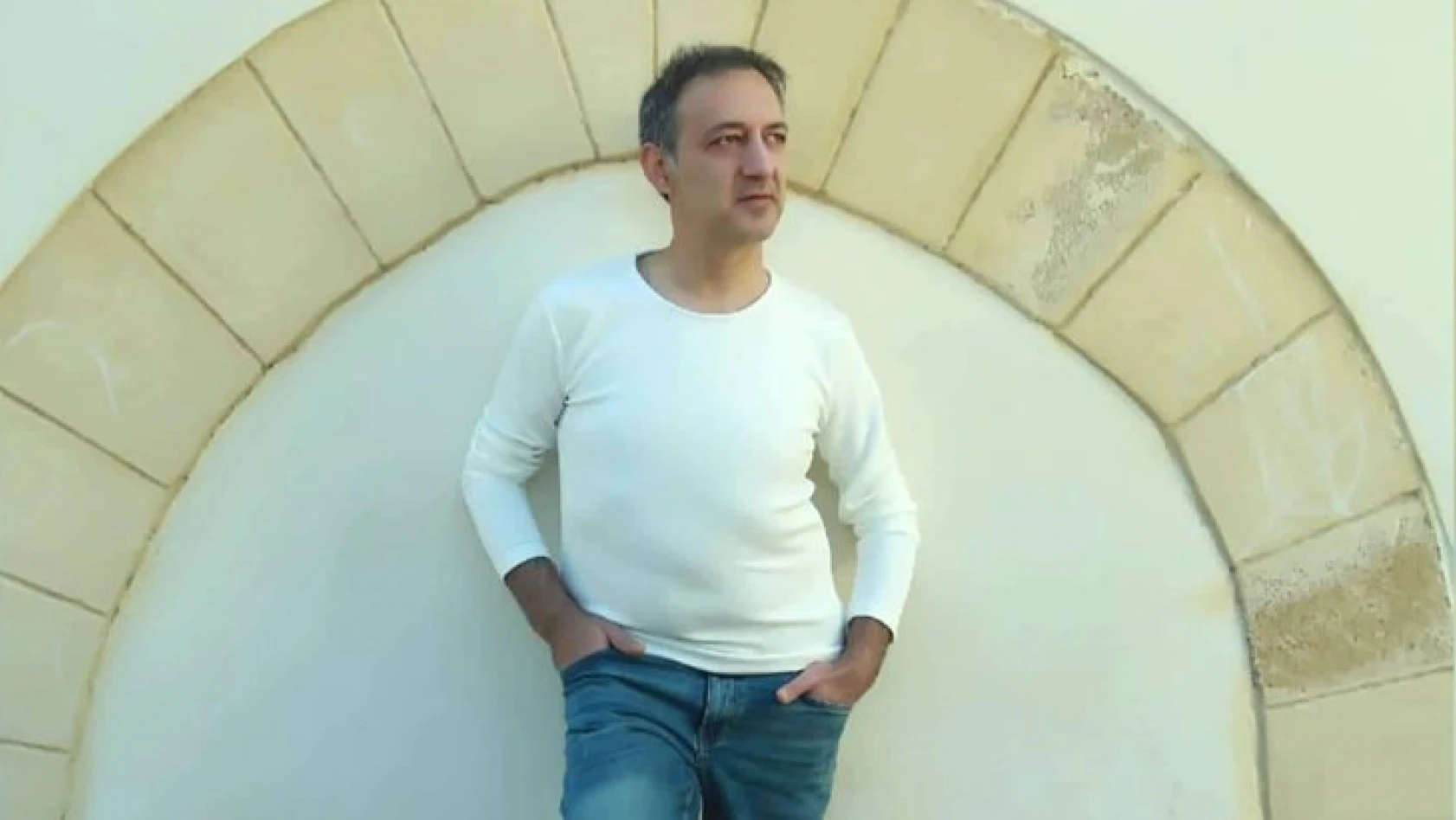 Kıbrıslı şarkıcı Ekrem Mavigözlü, hayatını kaybetti