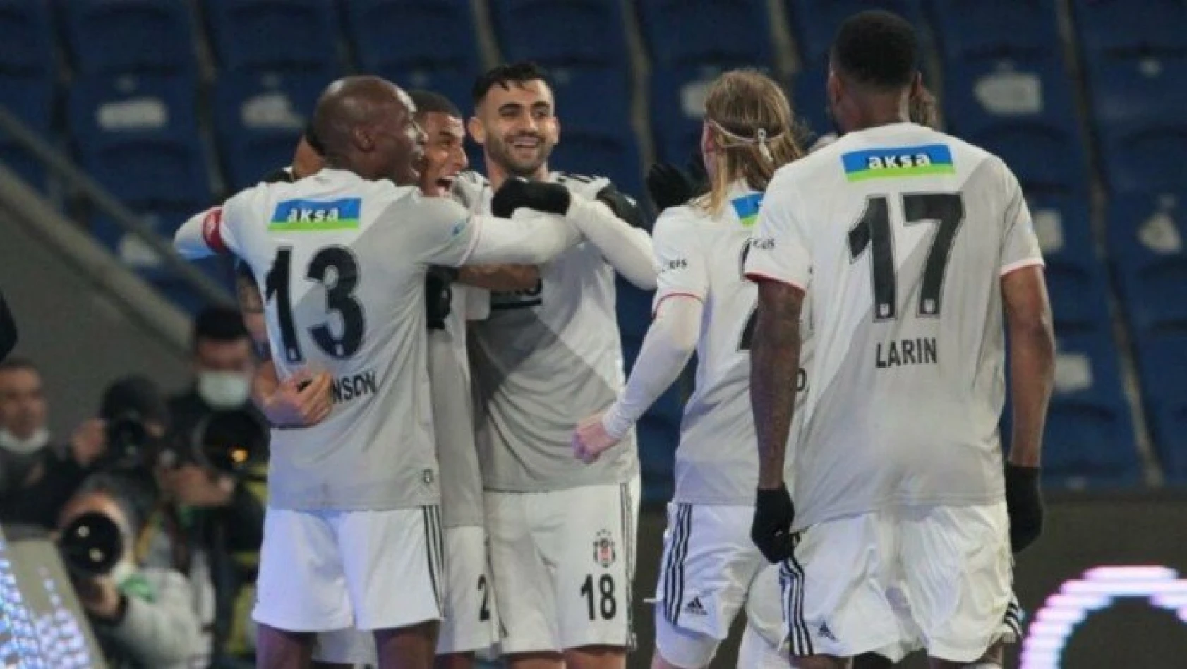 Lider Beşiktaş, Başakşehir'i devirdi! İstanbul'da 5 gollü çılgın maç!