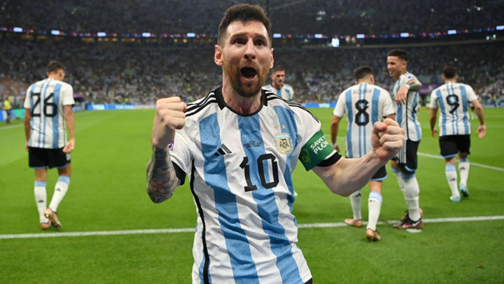 Lionel Messi, hem kupaya yürüyor hem de rekorlar kırıyor
