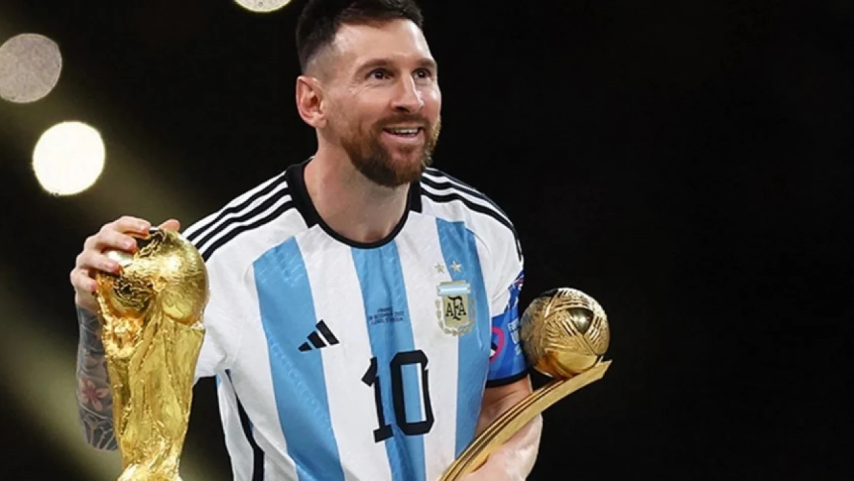 Lionel Messi'nin 2022 Dünya Kupası formaları açık artırmaya çıkıyor