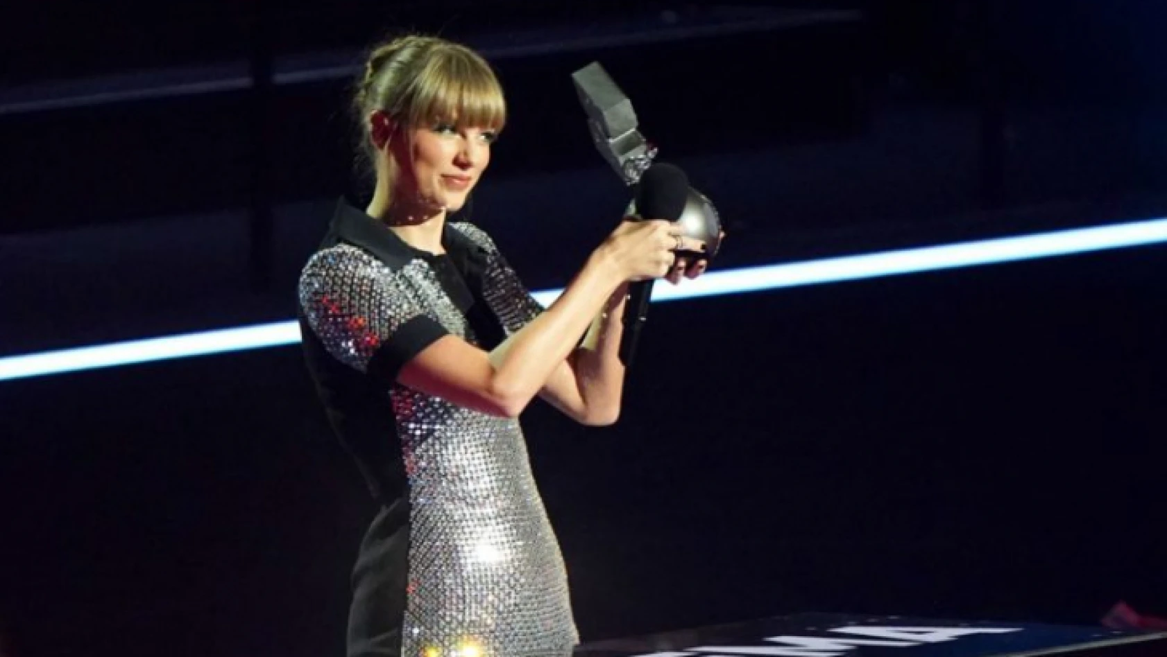 MTV Avrupa Müzik Ödülleri sahiplerini buldu! Taylor Swift geceye damga vurdu!