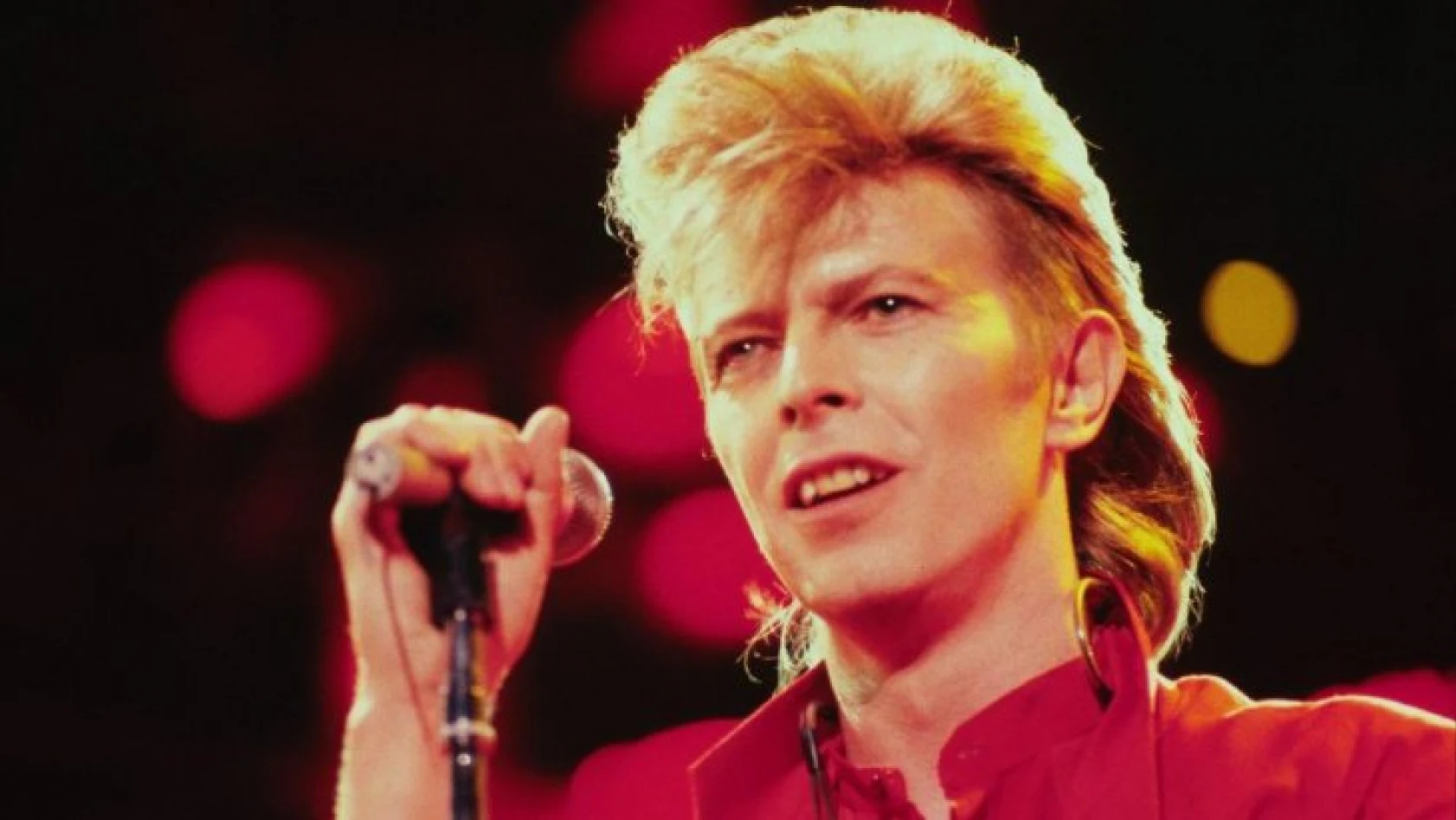 Müzik ikonu David Bowie, son 50 yılın en etkili İngiliz sanatçısı seçildi
