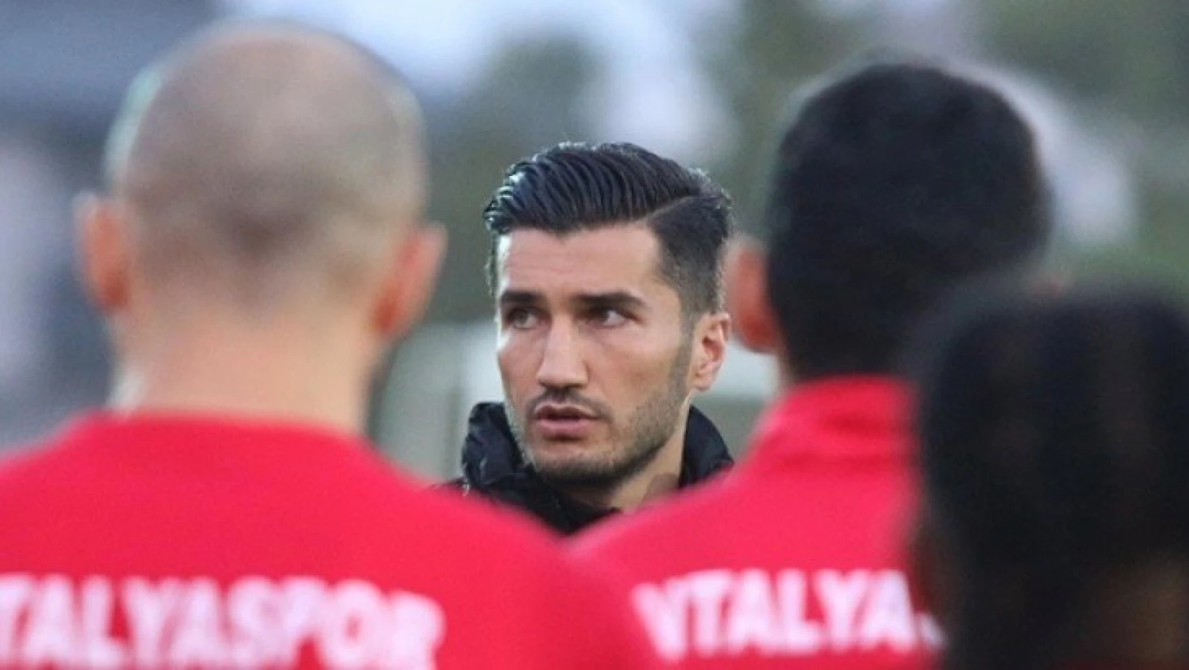 Nuri Şahin, futbolculuk kariyerini noktaladığını açıkladı