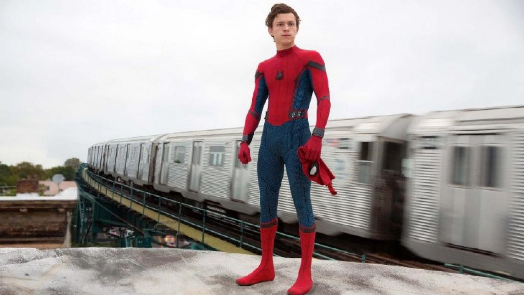 Örümcek Adam filminin yeni serisi için Tom Holland ile anlaşıldı