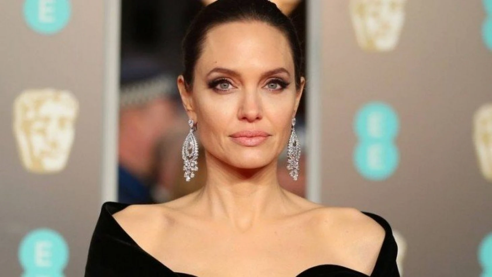 Oyuncu Angelina Jolie'den beklenmedik karar