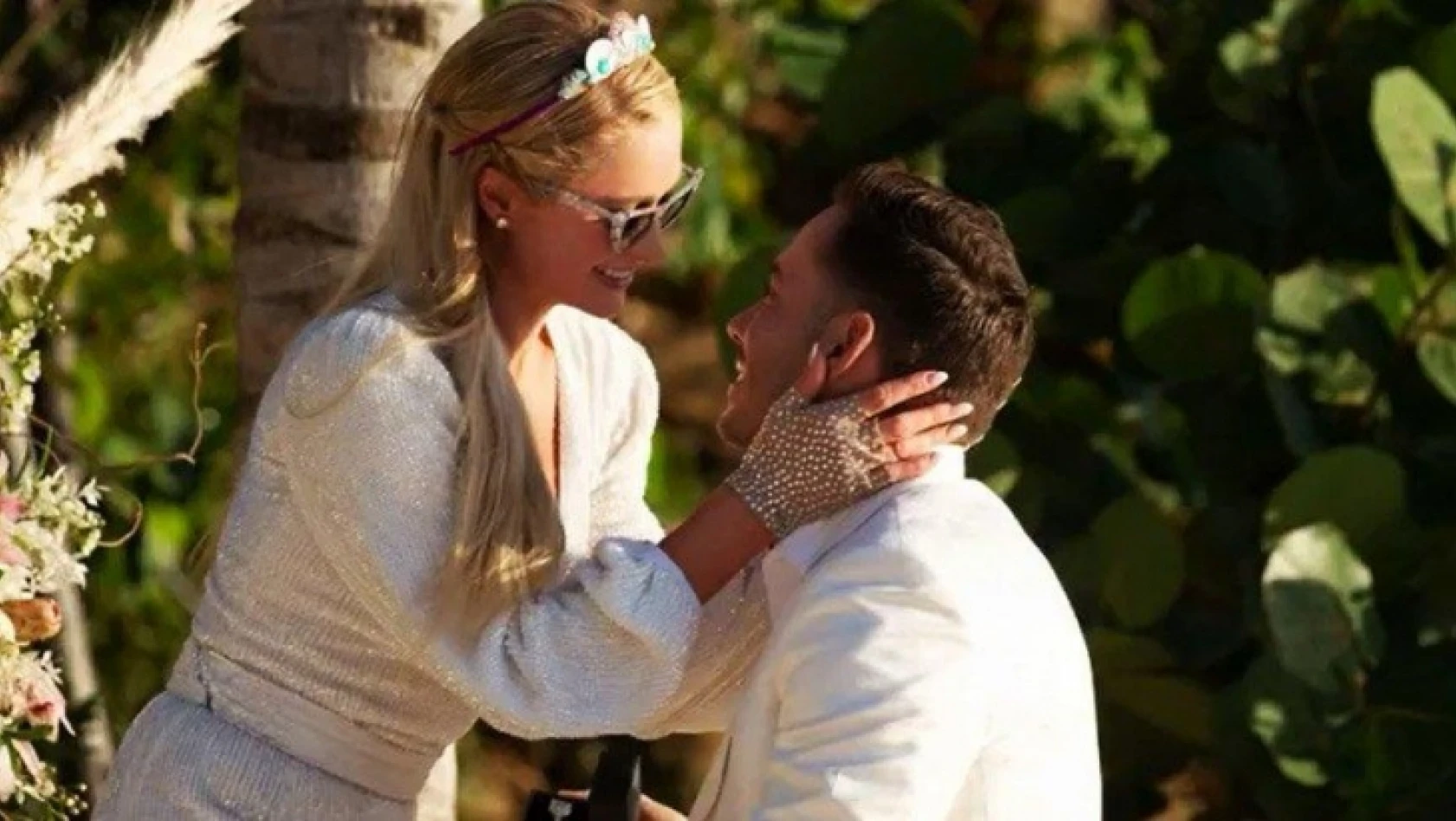 Paris Hilton, sevgilisi Carter Reum ile nişanlandı