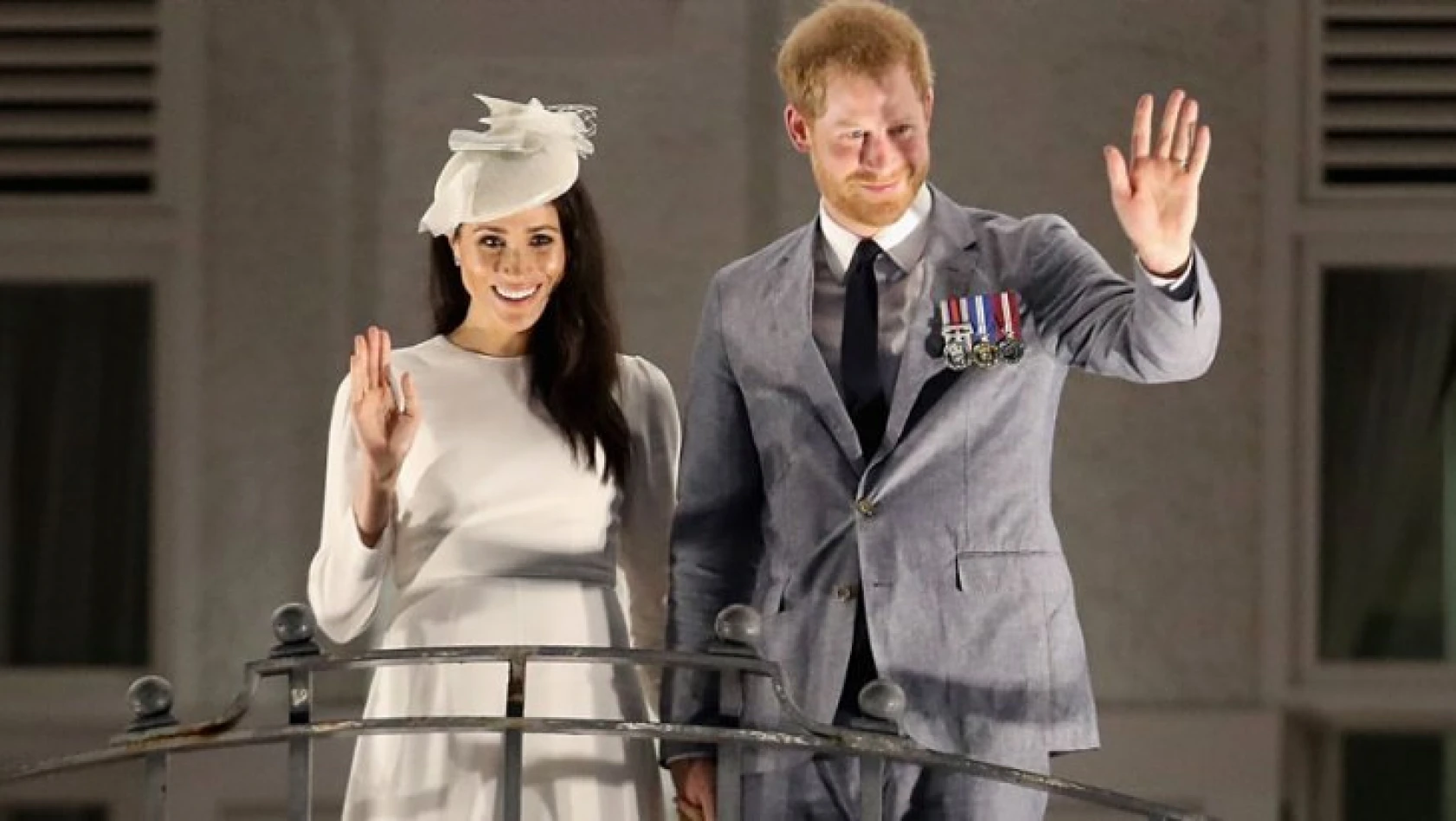 Prens Harry ve eşi Meghan Markle, Kraliyet ailesinden ayrılma kararı aldı