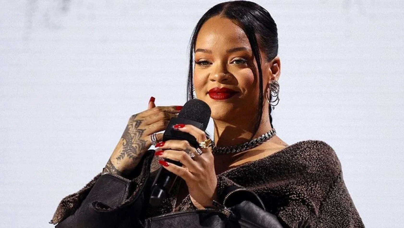 Rihanna, Oscar Ödül Töreni'nde sahne alacak