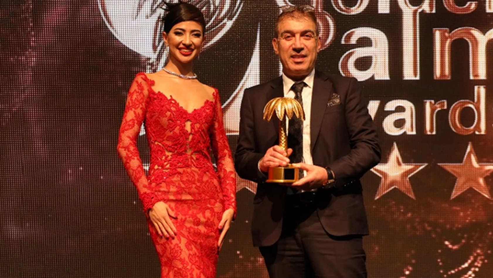 Şahin Kırbıyık, Altın Palmiye Ödülleri'nde 'Yılın İş Adamı Ödülü'ne layık görüldü