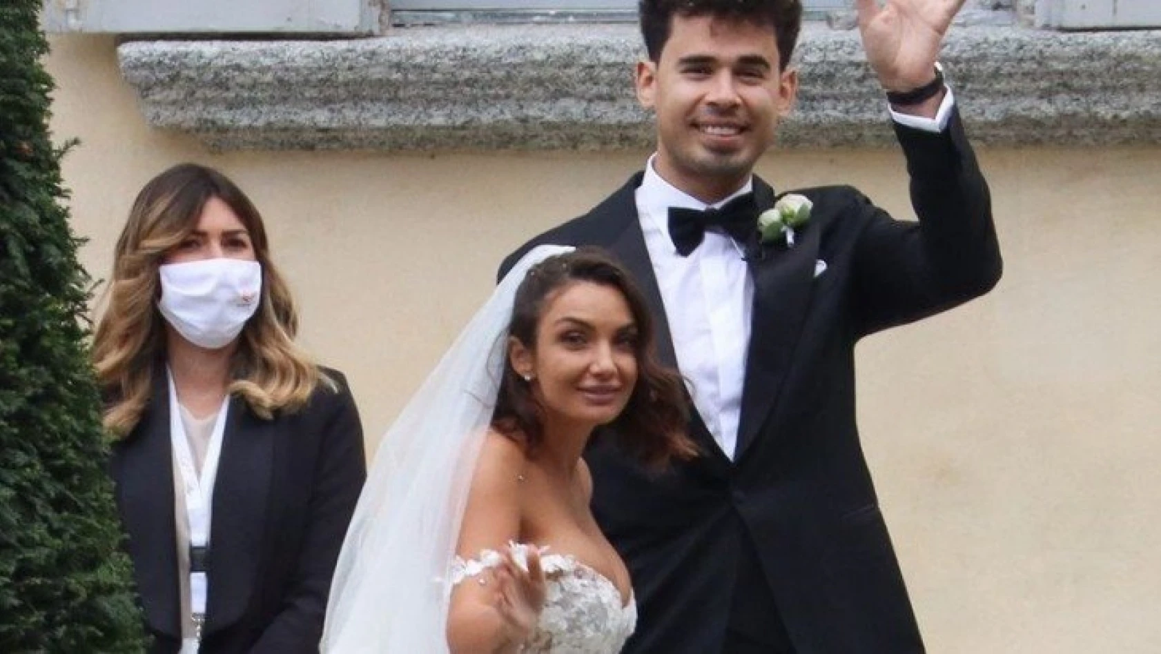Şarkıcı Elettra Lamborghini, DJ Nick van de Wall ile evlendi