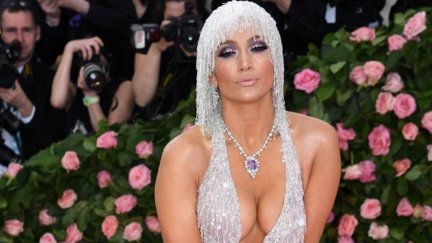 Şarkıcı Jennifer Lopez, kendi kozmetik markasını kurdu