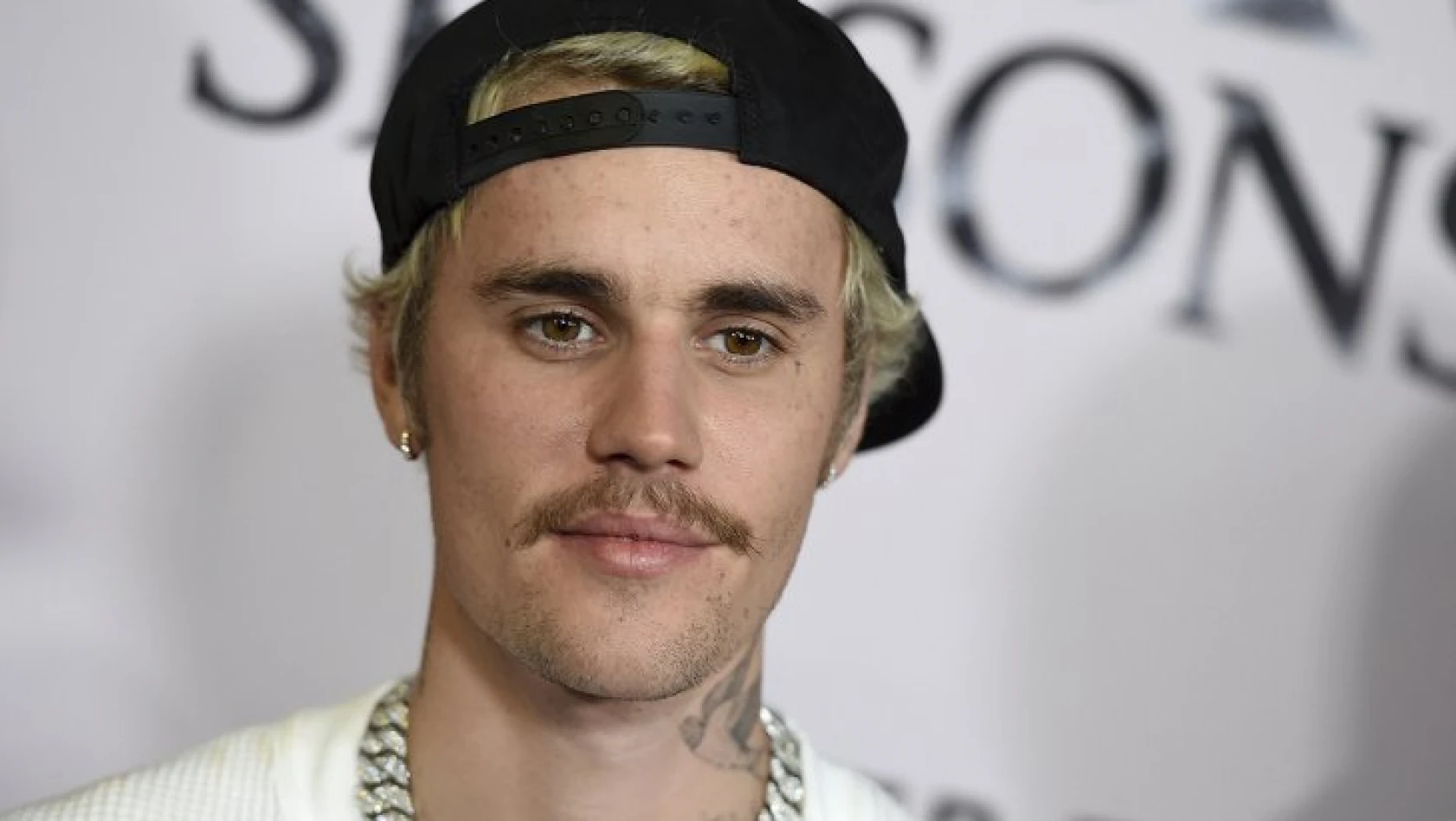 Şarkıcı Justin Bieber korona virüse yakalandı
