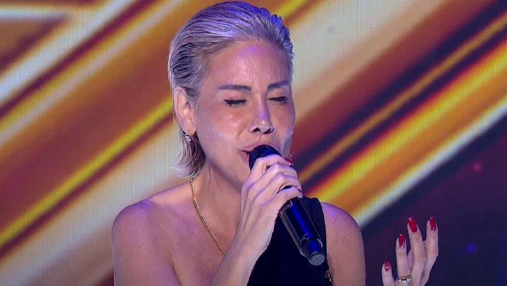 Şarkıcı Linet, 2022 Eurovision'da İsrail'i temsil etmek için yarışmaya katıldı