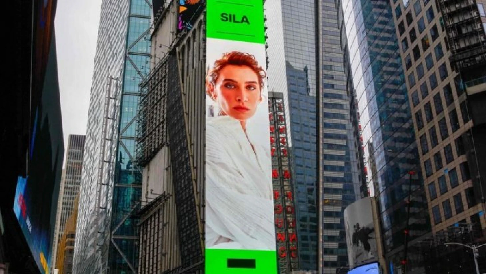 Şarkıcı Sıla, Times Square'de!