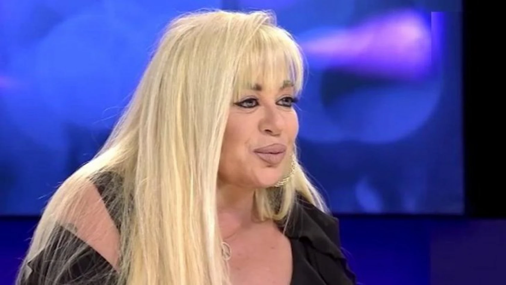 Şarkıcı Zerrin Özer hastaneye kaldırıldı