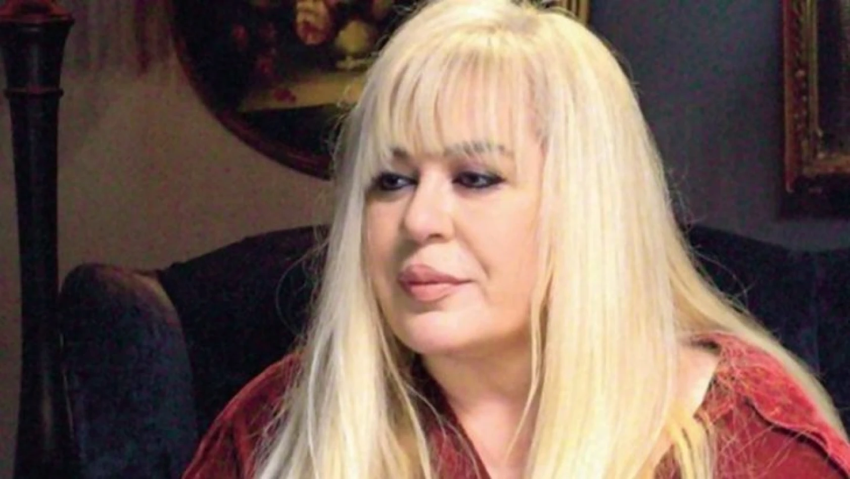 Şarkıcı Zerrin Özer'i yıkan ölüm! Sosyal medyadan duyurdu!