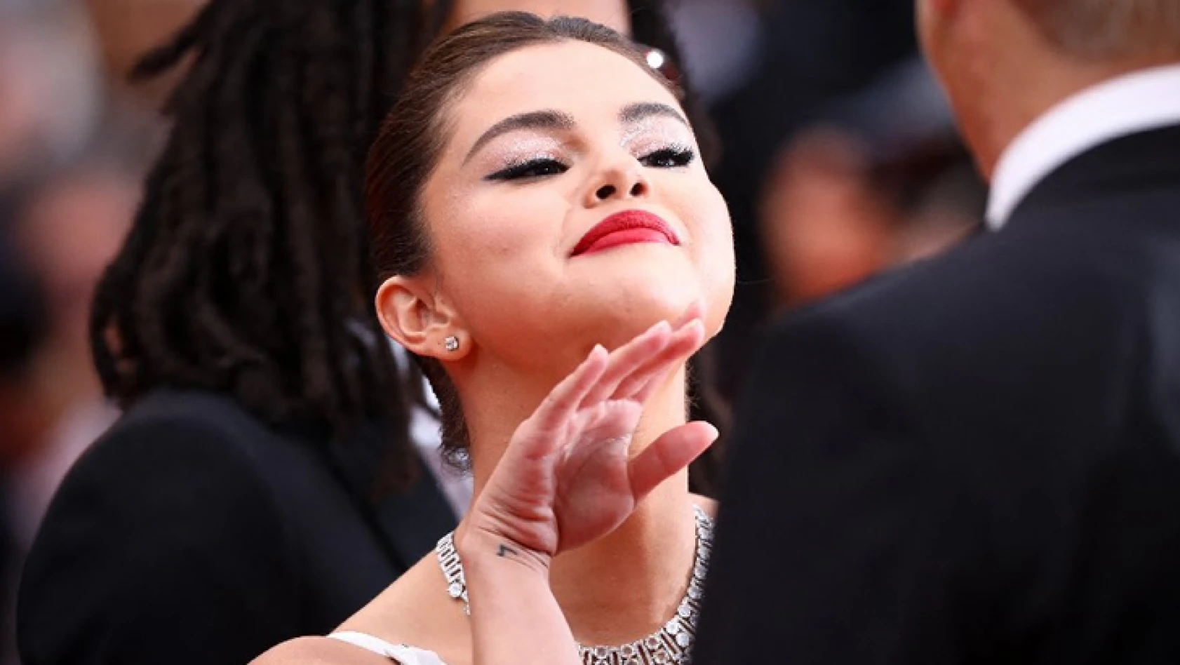 Selena Gomez, Instagram'da 400 milyon takipçiye ulaşan ilk kadın oldu