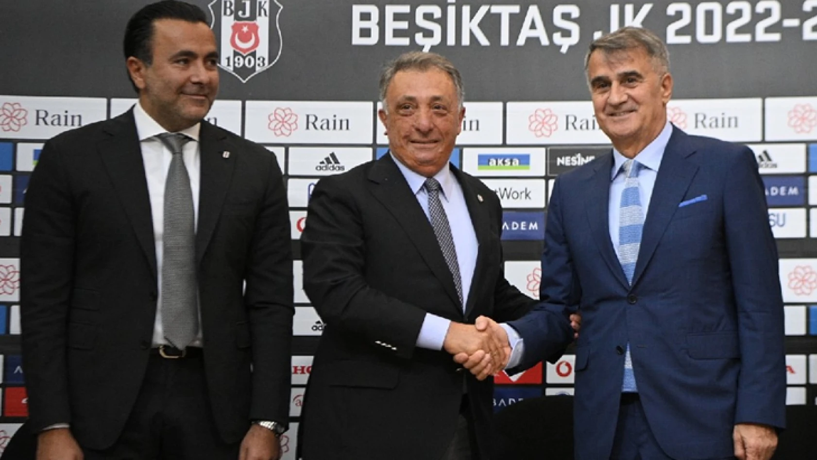 Şenol Güneş, Beşiktaş'a resmi imzayı attı