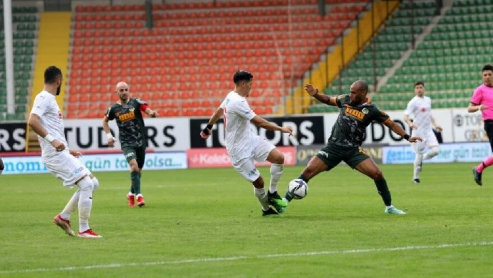 Sivasspor, Alanya'da 3 puanı tek gol ile aldı