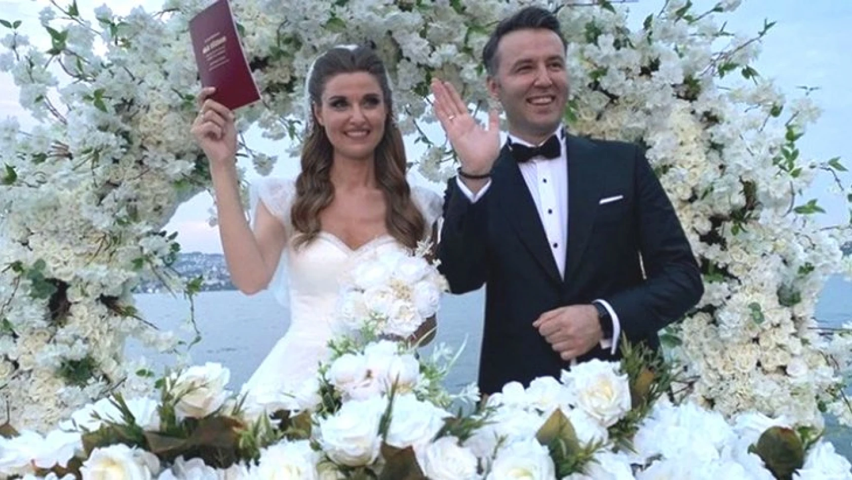 Sürpriz evlilik! Spiker Pınar Erbaş ile moderatör Mehmet Akif Ersoy dünyaevine girdi!
