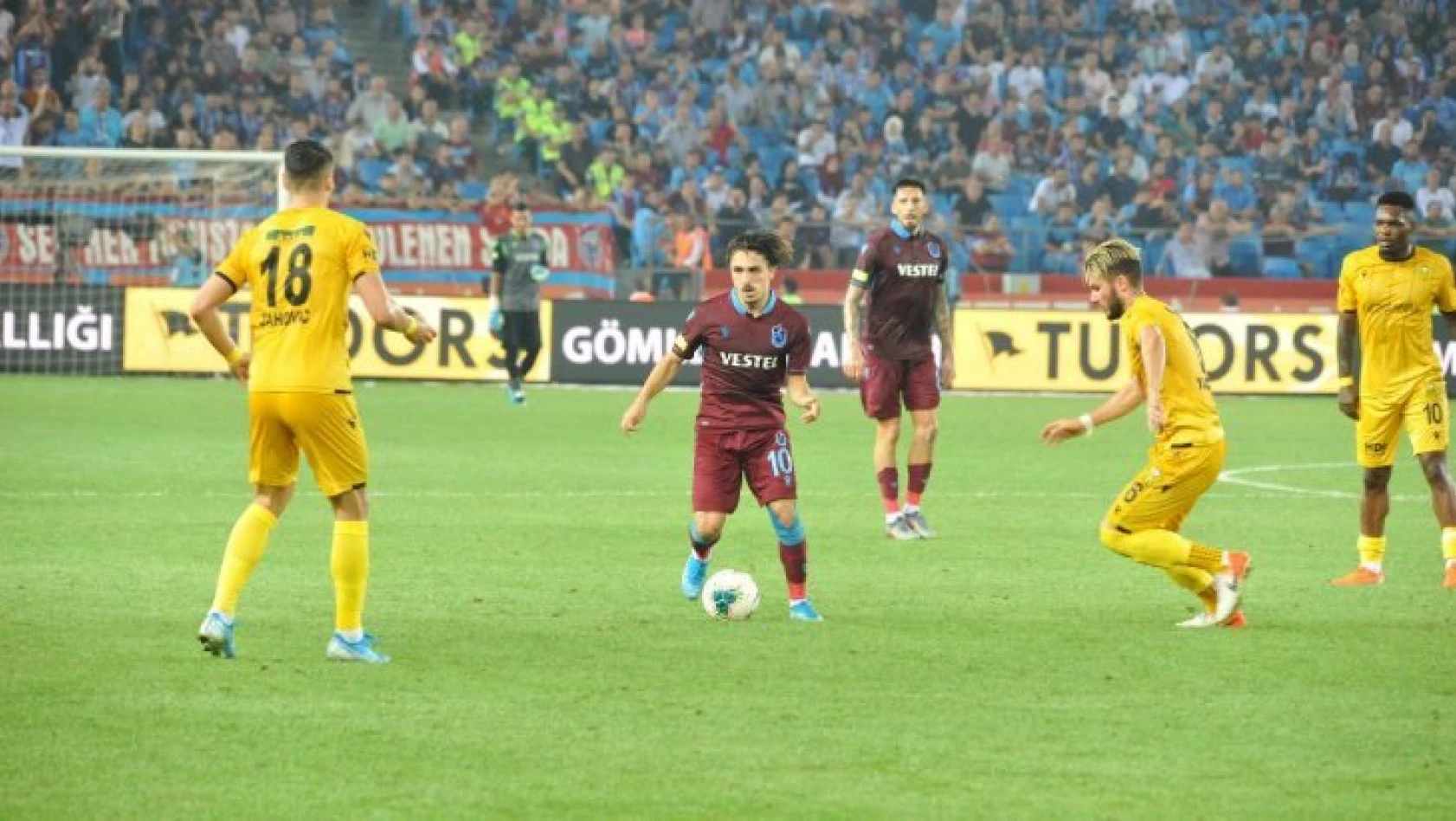 Trabzonspor, Yeni Malatyaspor'u 2-1 mağlup etti