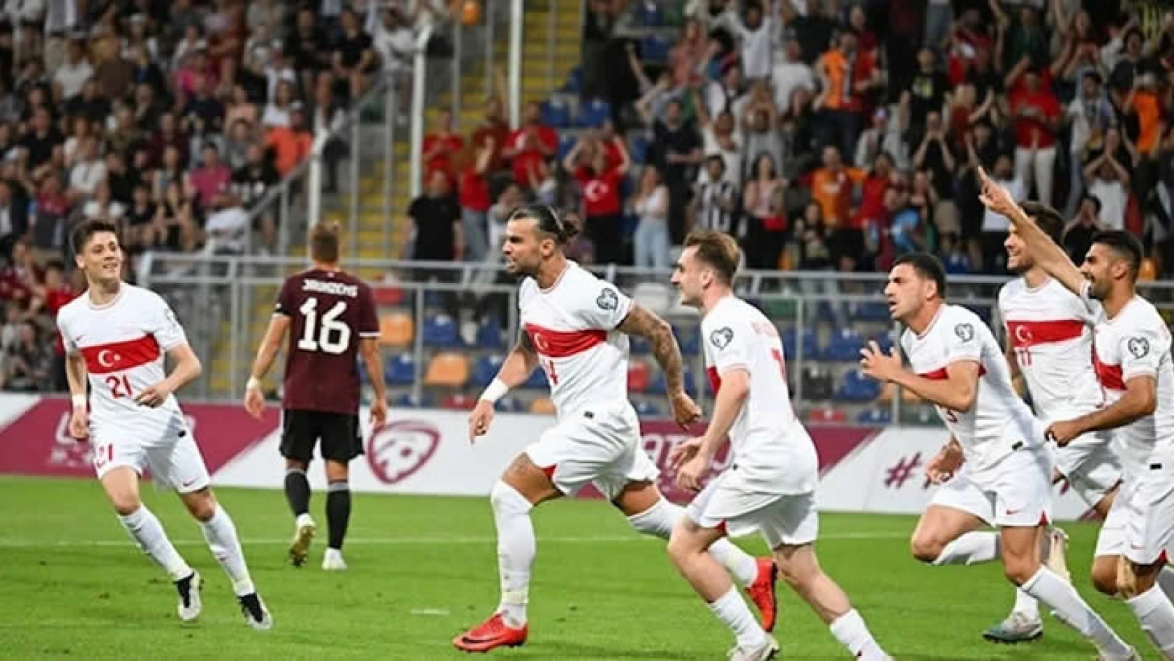 Türkiye, Letonya'dan 90+5'teki zafer golüyle döndü: 3-2