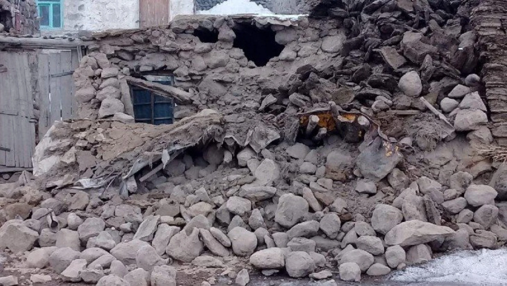 Türkiye-İran sınırında 5.9 büyüklüğünde deprem