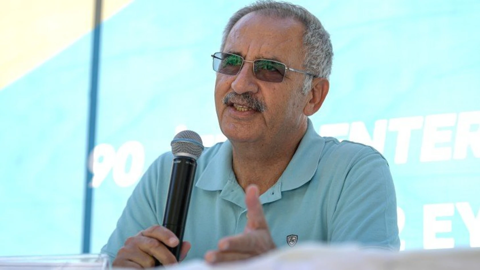 Usta yazarlardan İzmir Enternasyonal Fuarı'na övgü