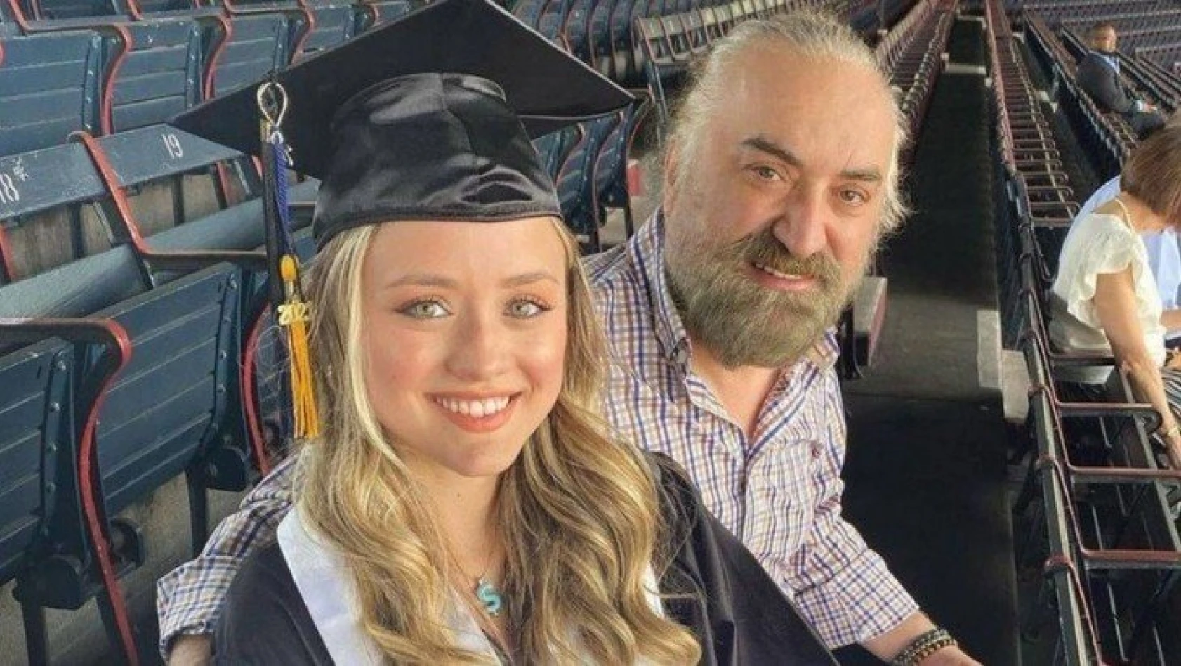 Volkan Konak'ın kızı üniversiteden mezun oldu