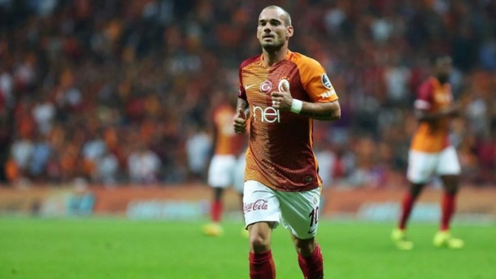 Wesley Sneijder futbolu bıraktığını açıkladı