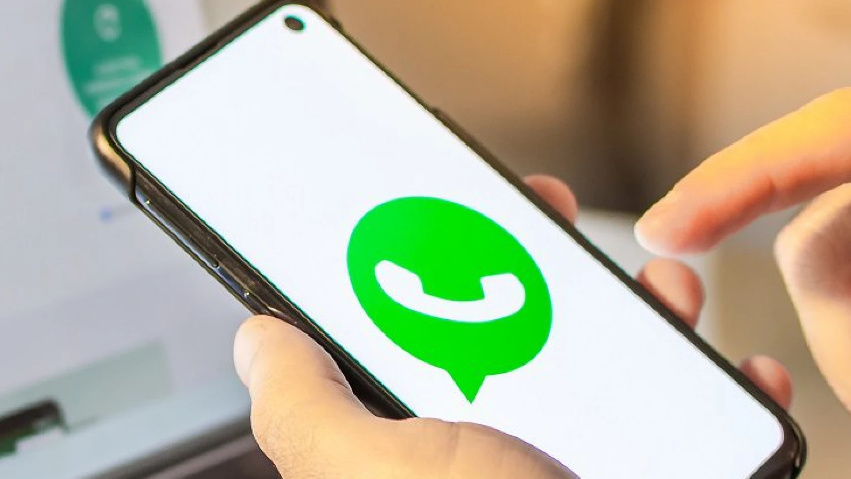 WhatsApp'tan 3 adet hareketli emoji geliyor