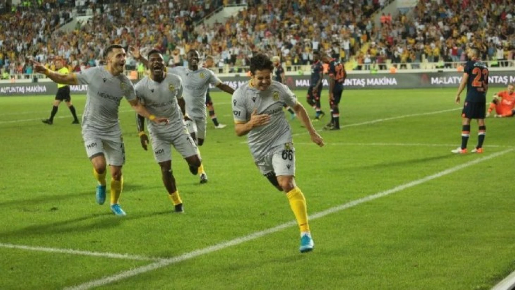 Yeni Malatyaspor, Medipol Başakşehir'e gol oldu yağdı