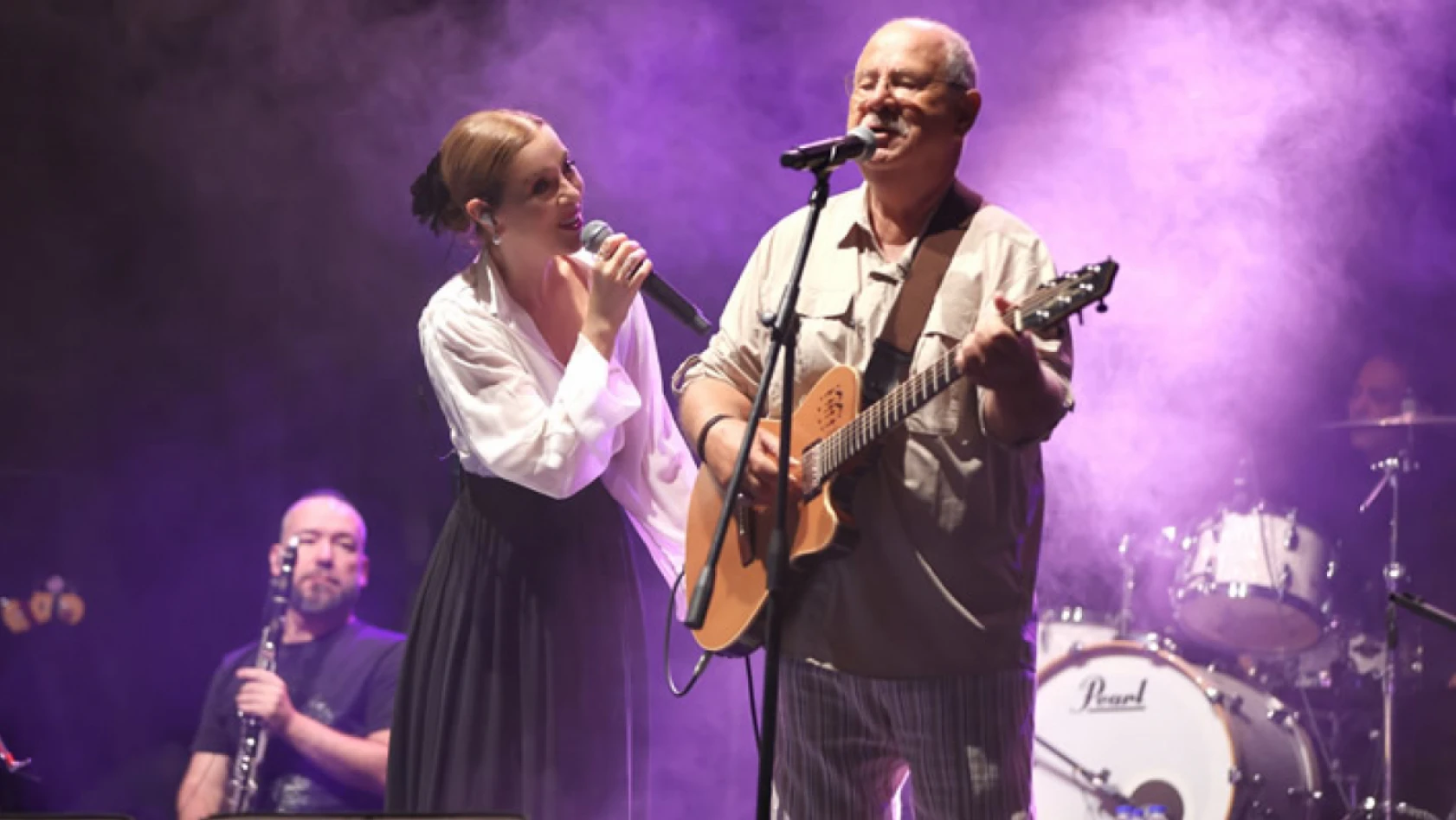 Zuhal Olcay ve Bülent Ortaçgil'den muhteşem Ankara konseri