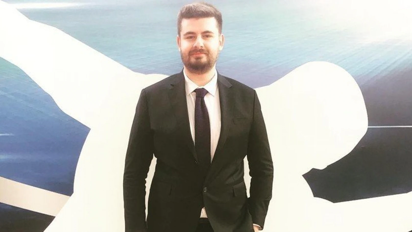 Başarılı magazin muhabiri Emrah Akçaay, Milliyet'e veda etti