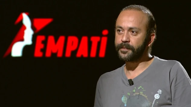 Sarp Akkaya: Zor bir çocukluk geçirdim