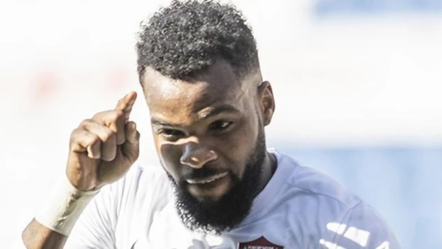 Türk futbolunu şoke eden ölüm! Eski Hatayspor'lu futbolcu Aaron Boupendza, 11. kattan düşerek yaşamını yitirdi!