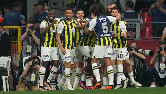 Fenerbahçe, Başakşehir'i 2-0 yenip Türkiye Kupası'nın sahibi oldu