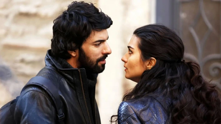 Tuba Büyüküstün ve Engin Akyürek, 10 yıl sonra yeniden zirveye oturdu