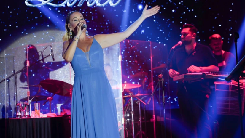 Linet, bis yaparak konserini bitirdi