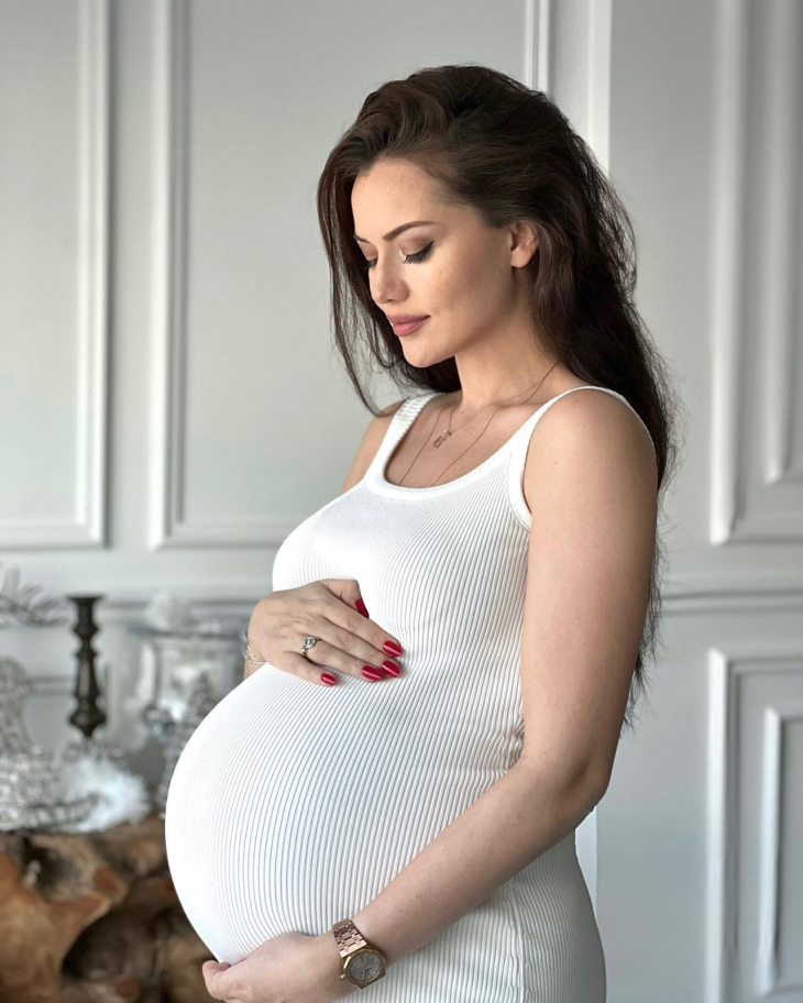 Burak Özçivit'ten eşi Fahriye Evcen'in hamilelik pozlarına olay yorum