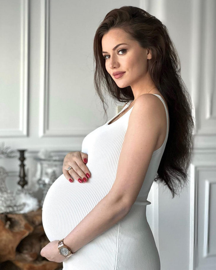Burak Özçivit'ten eşi Fahriye Evcen'in hamilelik pozlarına olay yorum