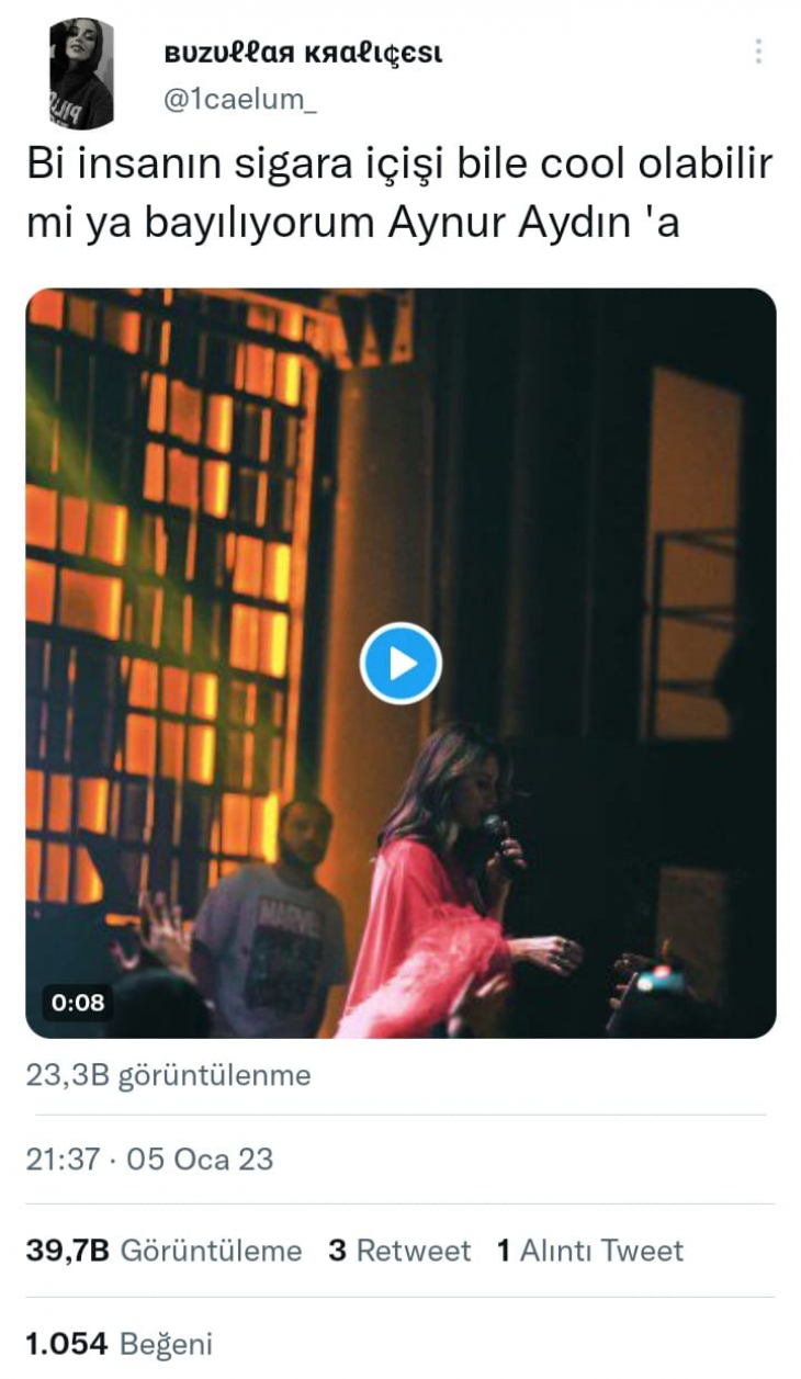 Aynur Aydın'ın sahnede yaptığı hareket sosyal medyayı ikiye böldü